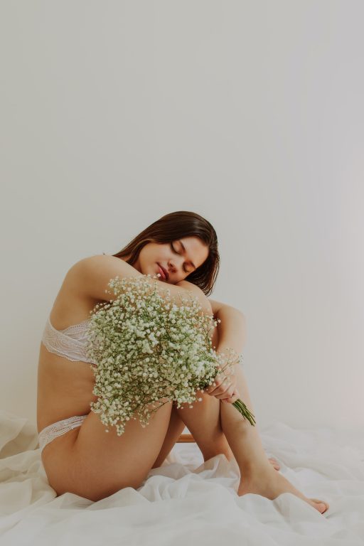 How To Choose Your Bridal Lingerie: A Comprehensive Guide